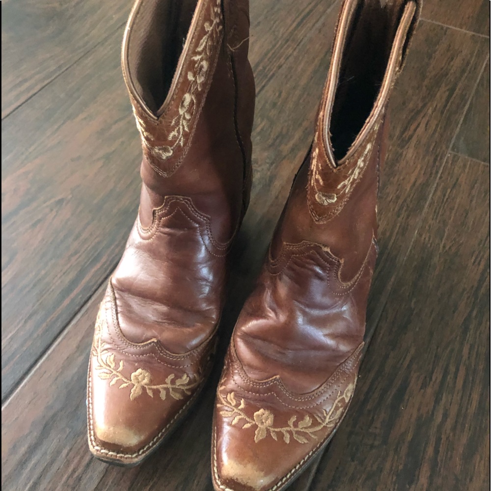 Ariat boots size 4